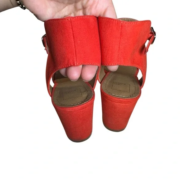 🔥CLEAR OUT🔥 Beautiful Vibrant Red Orthaheel Heels - Picture 4 of 9